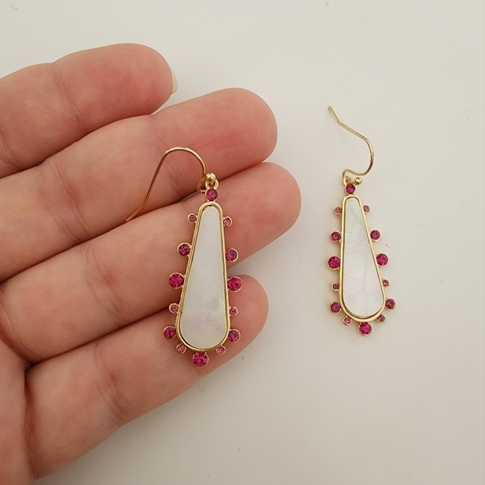NEW Mother of Pearl Fuchsia Pink Teardrop Small Earrings - Picture 6 of 7